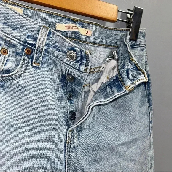 Levi's Wedgie Straight  Jeans - Picture 4 of 7